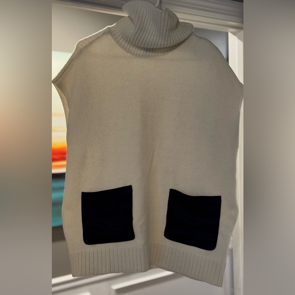 Lilla P cap sleeve turtleneck sweater in cream with black pockets in size small